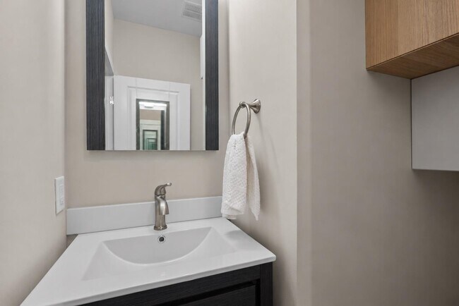 Building Photo - 4805 Aschoff Pl