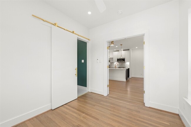 Building Photo - 808 Sul Ross St