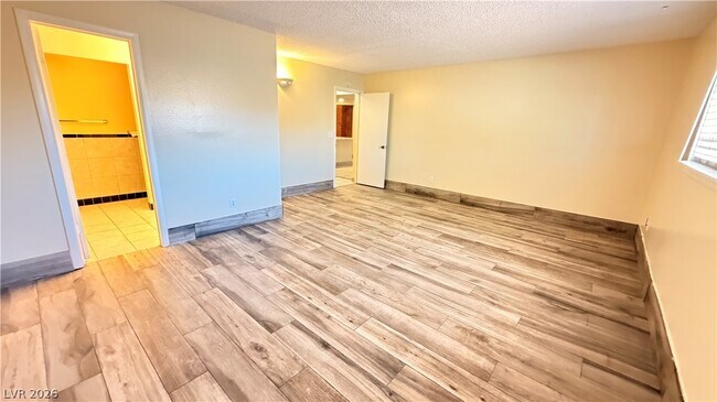 Building Photo - 3090 E Desmond Ave