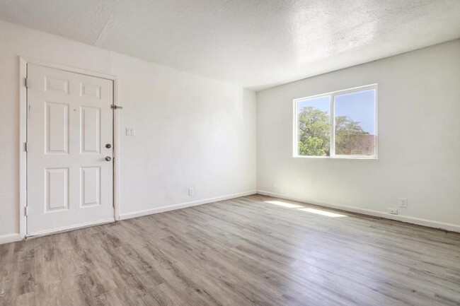 Building Photo - 3509 Tyson Pl NE