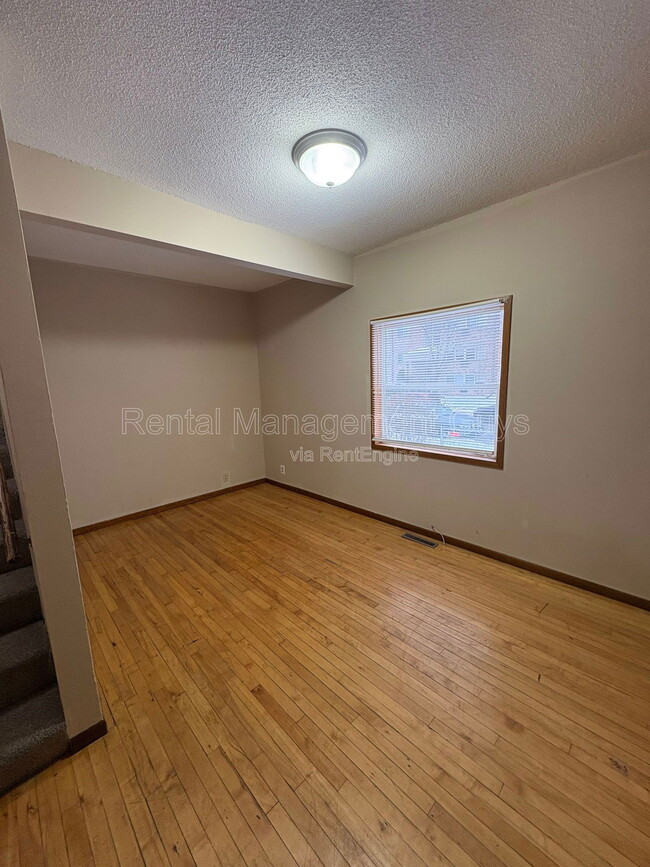 Building Photo - 3319 Longfellow Ave