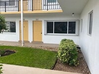 Building Photo - 3360 Lake Osborne Dr