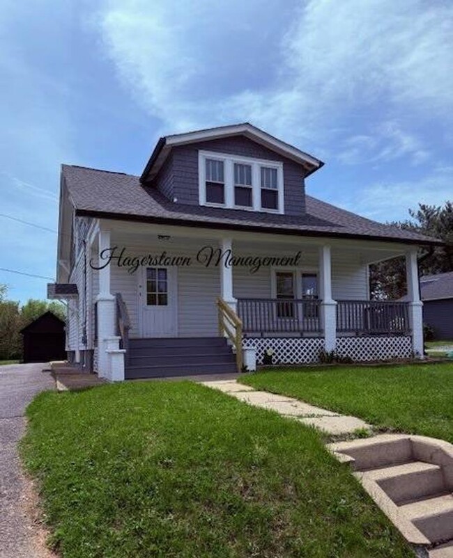 Primary Photo - 3 BR W Oak Ridge Dr