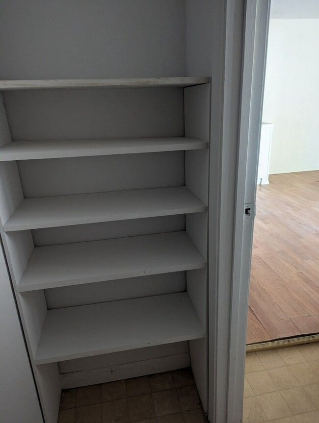 Building Photo - Arrowhead