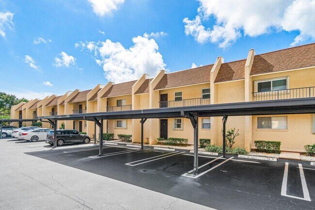 Building Photo - 2935 SW 22nd Ave