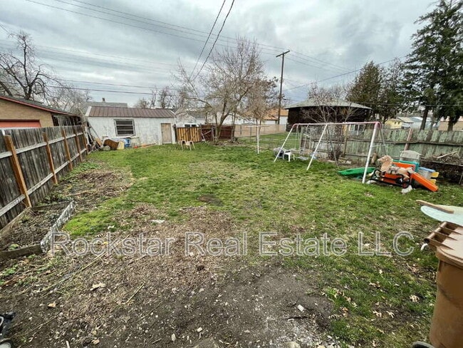 Building Photo - 519 E Ermina Ave