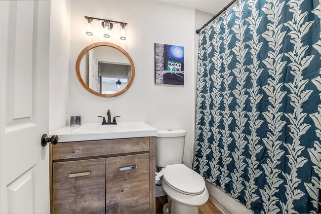 Building Photo - 2550 Roy Cir