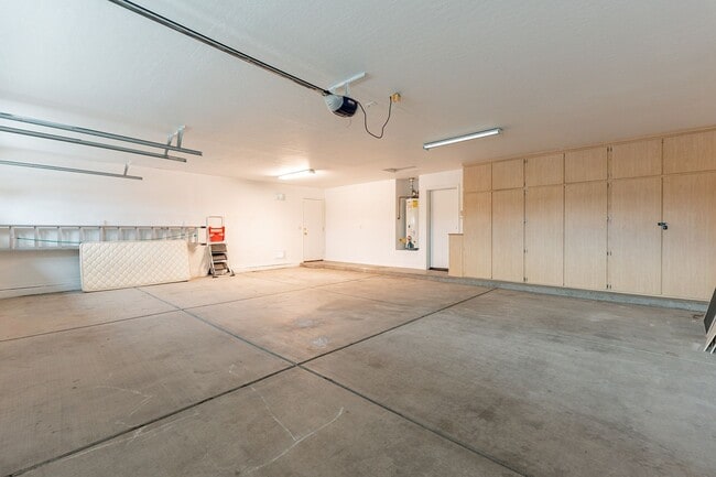 Building Photo - 4 Bedroom, 2.5 Baths with Private Pool!