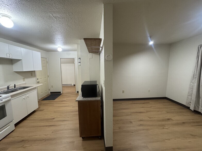 Building Photo - 321 Shelden Ave