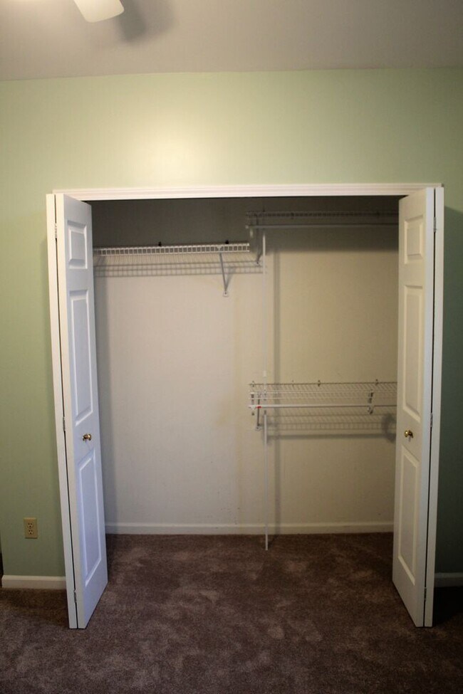 Building Photo - Available Now!- 2 Bedroom Condo In Davison