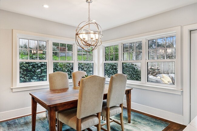 Building Photo - Ravenna Home