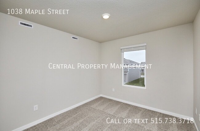 Building Photo - 1038 Maple St