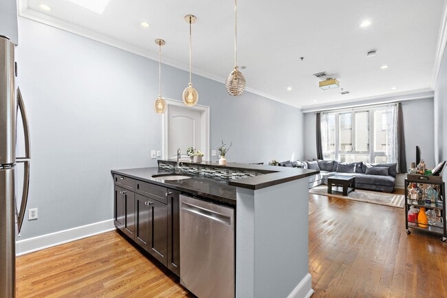Building Photo - 313 1st St