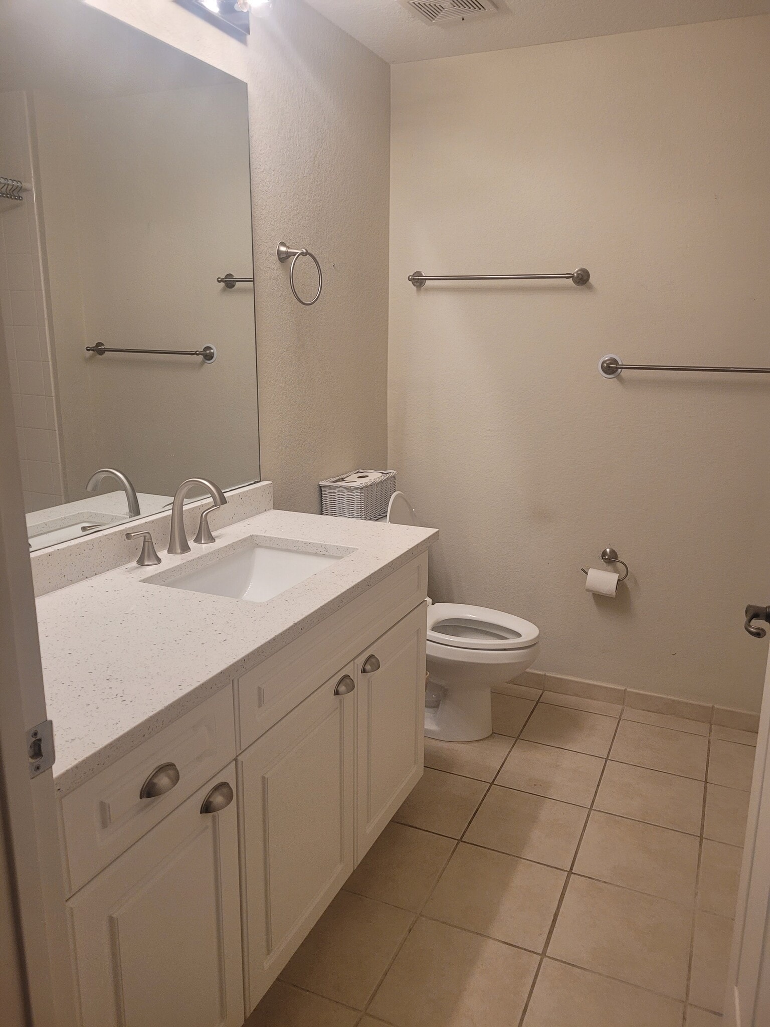 BATHROOM - 3018 Alcazar Pl