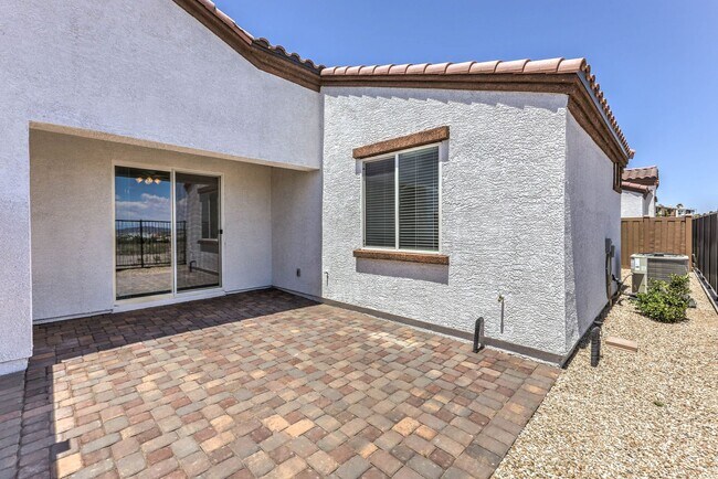 Building Photo - MUST SEE 3 bedroom Home!