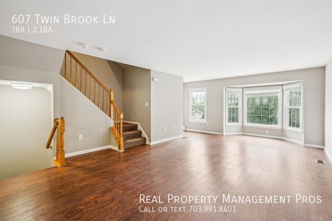 Building Photo - 607 Twin Brook Ln