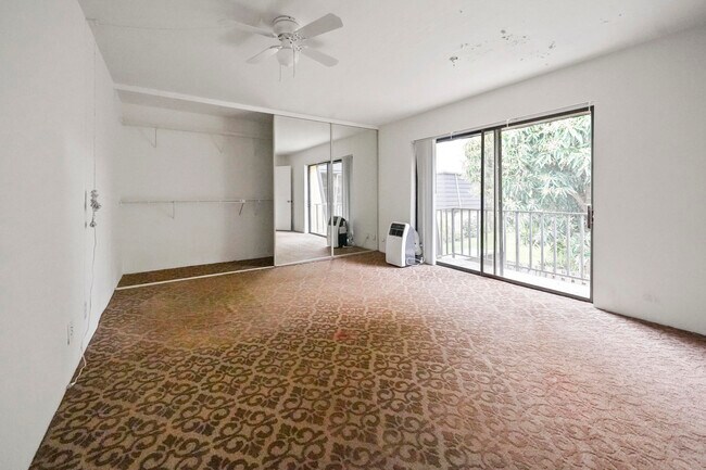 Building Photo - 262 Woodland Rd