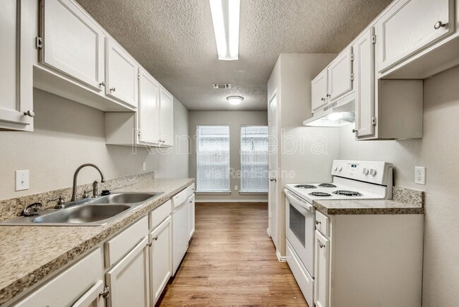 Building Photo - 2500 Stagecoach St