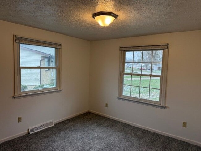 Building Photo - 3 Bedroom Jackson township Duplex