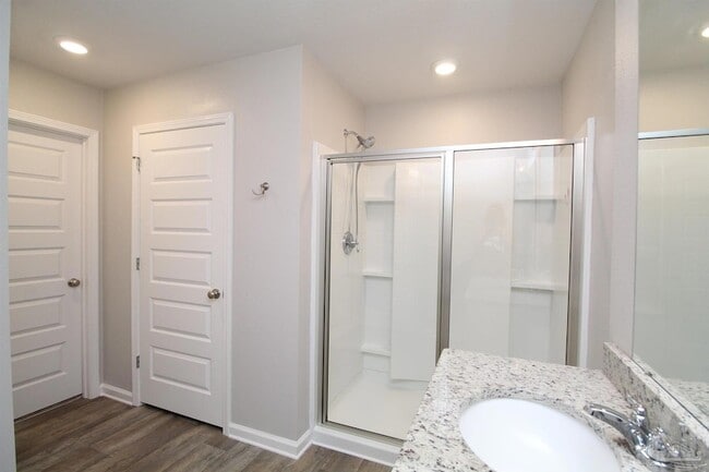 Building Photo - 7524 Oak Lake Blvd