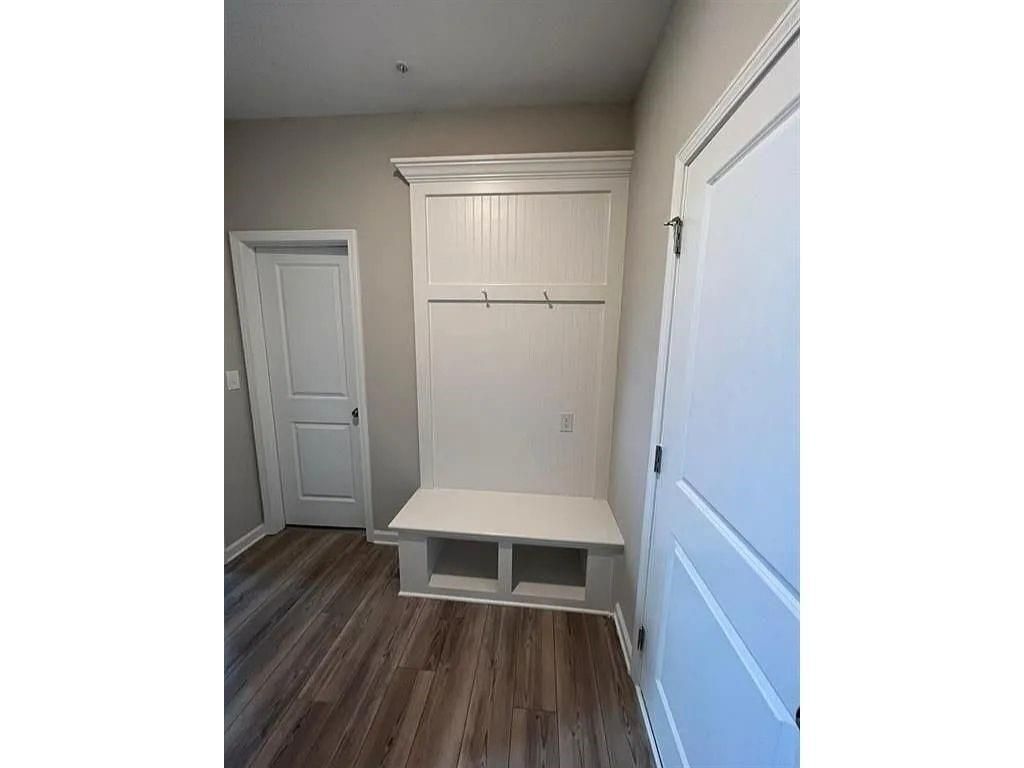 Building Photo - 735 Brecklin Ln