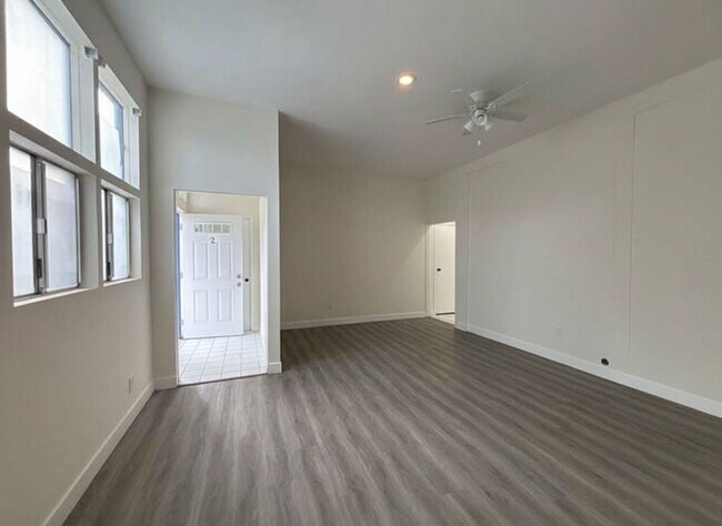 Building Photo - 915 Broadway St