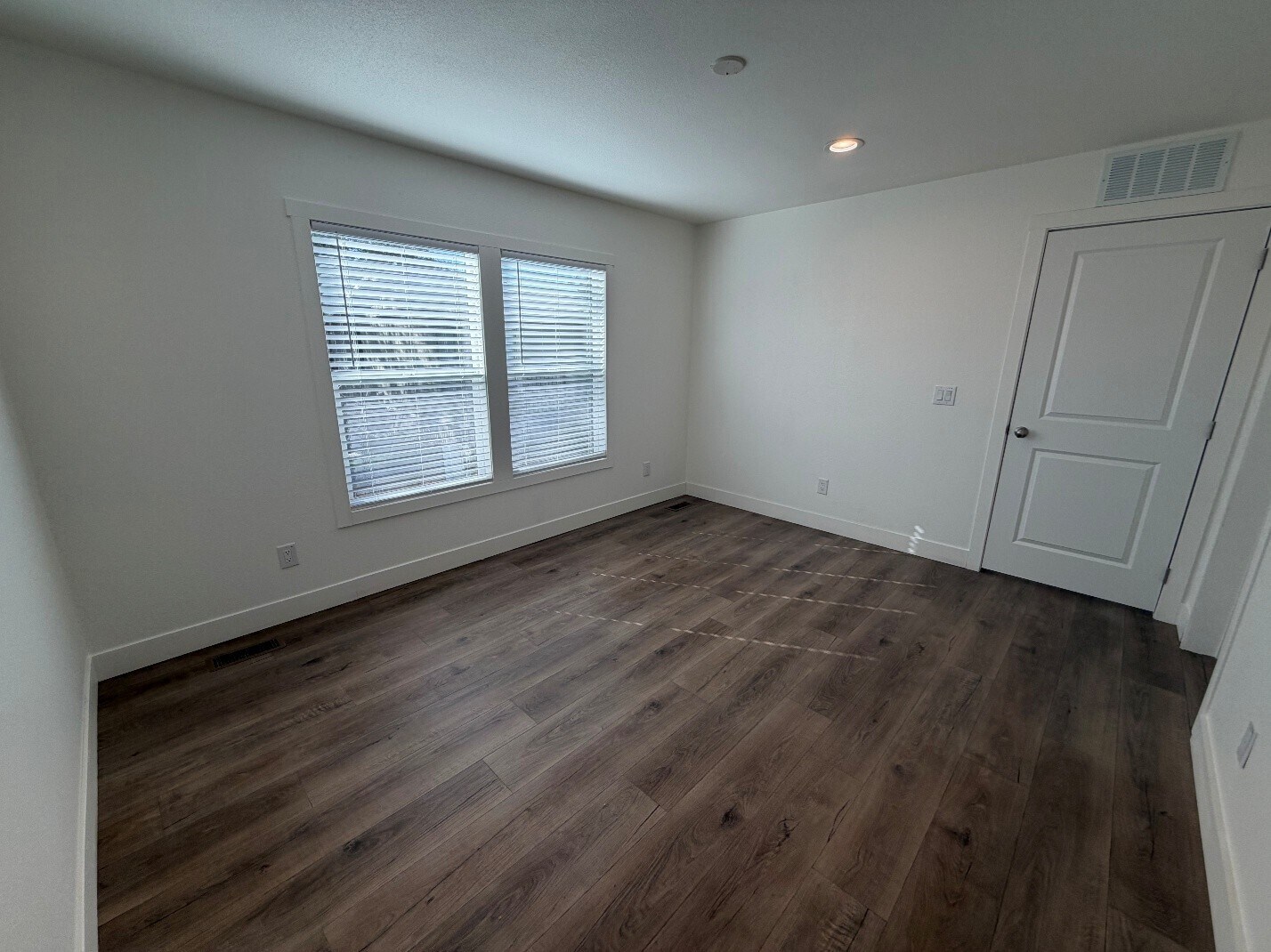 Building Photo - 501 E Ray Rd