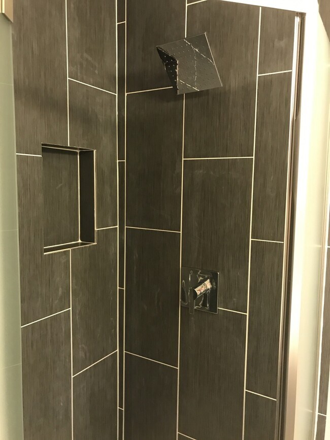 Building Photo - Charming 2 Bedroom/2.5 Bathroom Townhome in Highlandtown, MD!