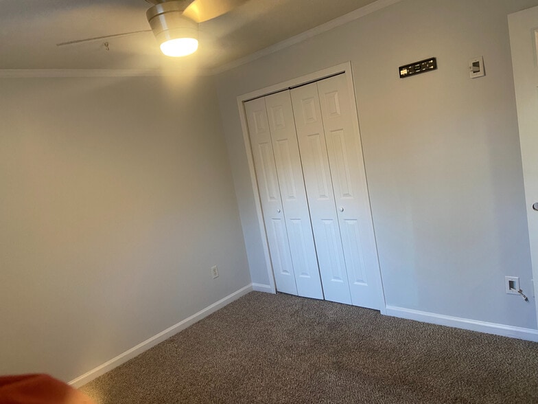 Building Photo - Room in Townhome on Waverly Hills Dr