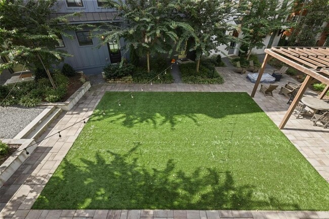 Building Photo - 121 Chestnut Cir