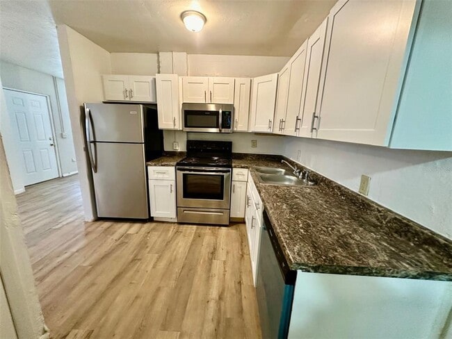 Building Photo - 643 NE Waldo Rd