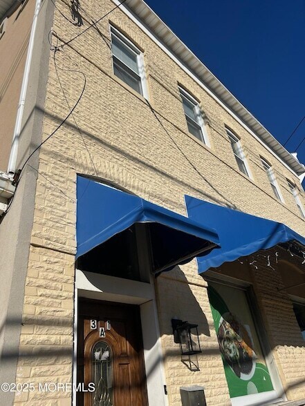 Building Photo - 31 W Main St