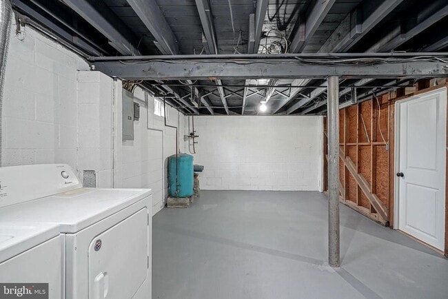 Building Photo - 10 Garfield Ave