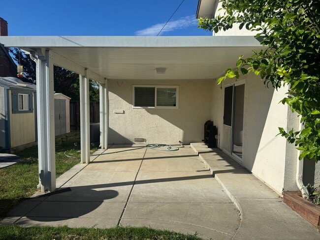 Building Photo - 519 San Remo St