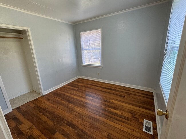 Building Photo - 4 Bedroom 2 Bathroom Mount Vernon House Cl...