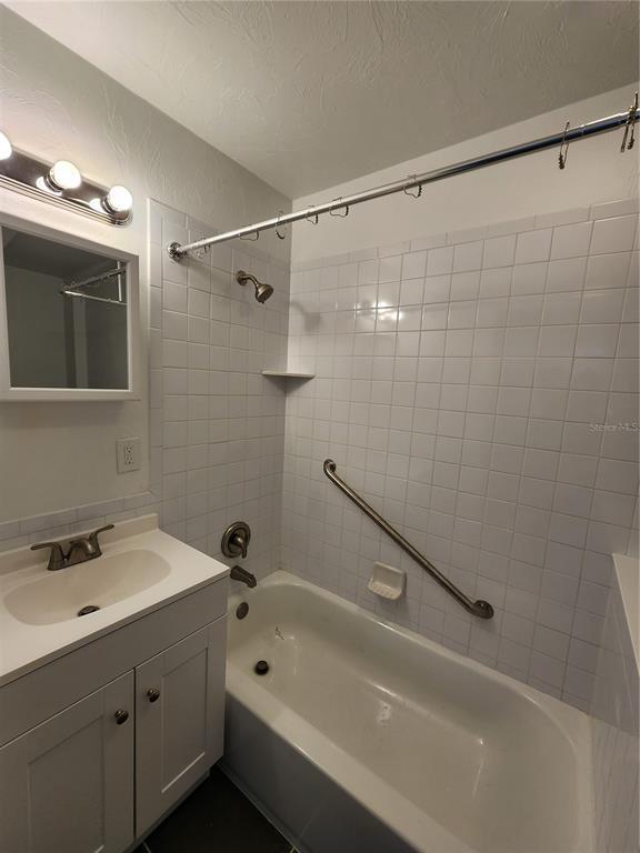 Building Photo - 120 SE 7th St