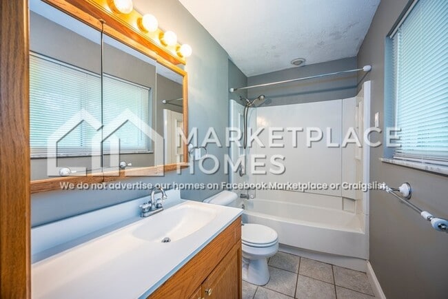 Building Photo - 2820 Oriole Dr