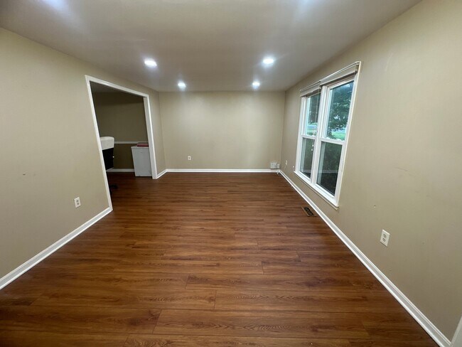 Building Photo - 16445 Tomahawk Dr