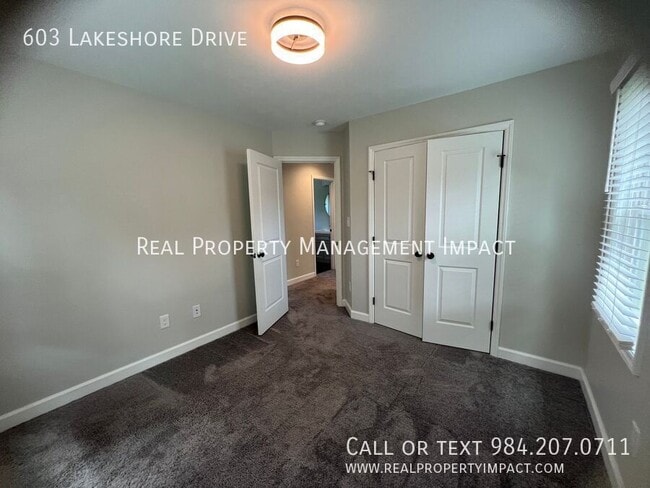 Building Photo - 603 Lakeshore Dr