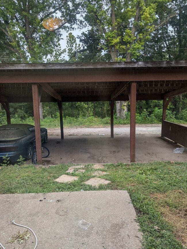 Building Photo - 2 Bedroom/1.5 Bathroom Townhouse in South ...