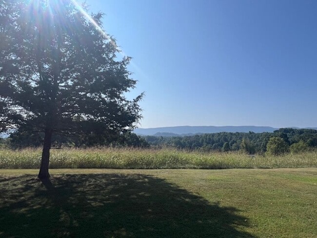 Building Photo - 818 Ridge Rd