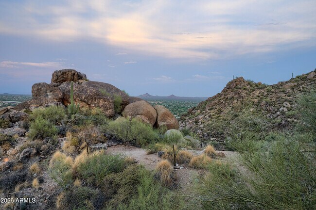 Building Photo - 6700 E Hawksnest Rd