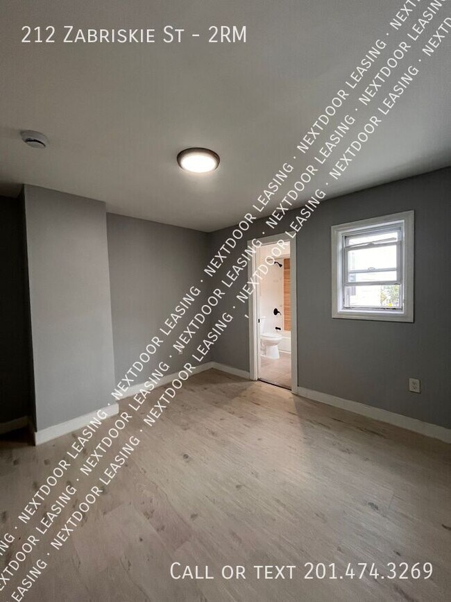 Building Photo - 212 Zabriskie St