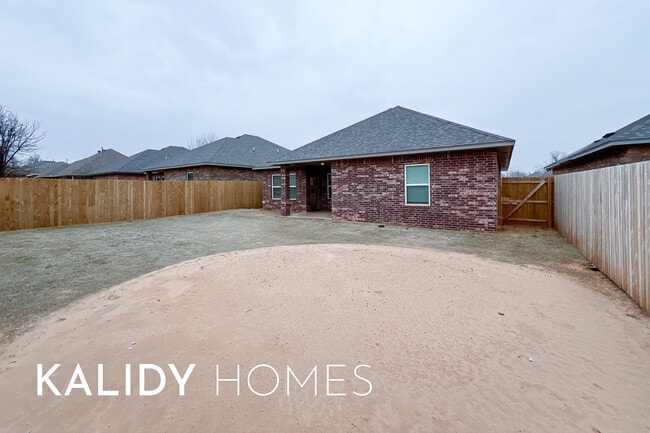 Building Photo - 12504 SW 12th St