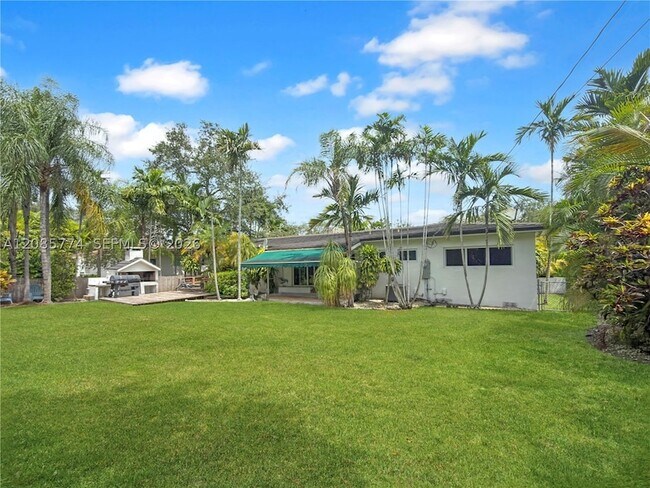 Building Photo - 3128 Coconut Grove Dr