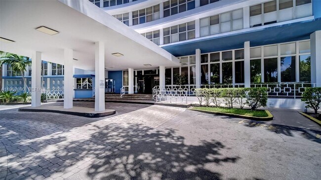 Building Photo - 7441 Wayne Ave