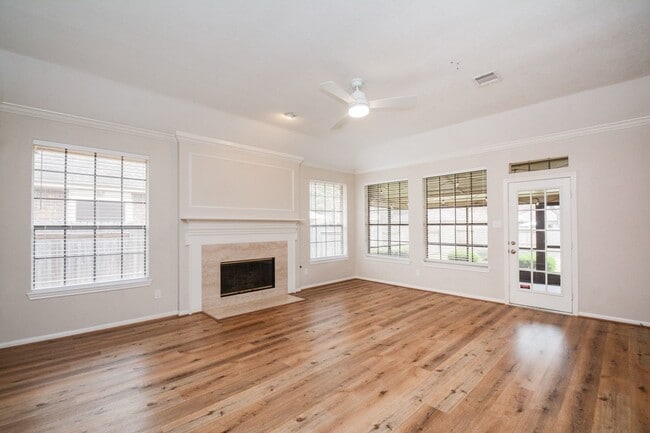 Building Photo - 10 Heathstone Pl