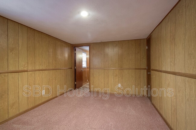 Building Photo - 9519 E 18 St S