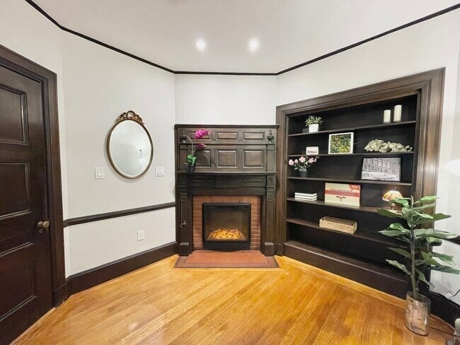 Building Photo - 102 Thurston St