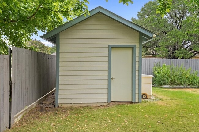 Building Photo - 1216 Bold Forbes Dr